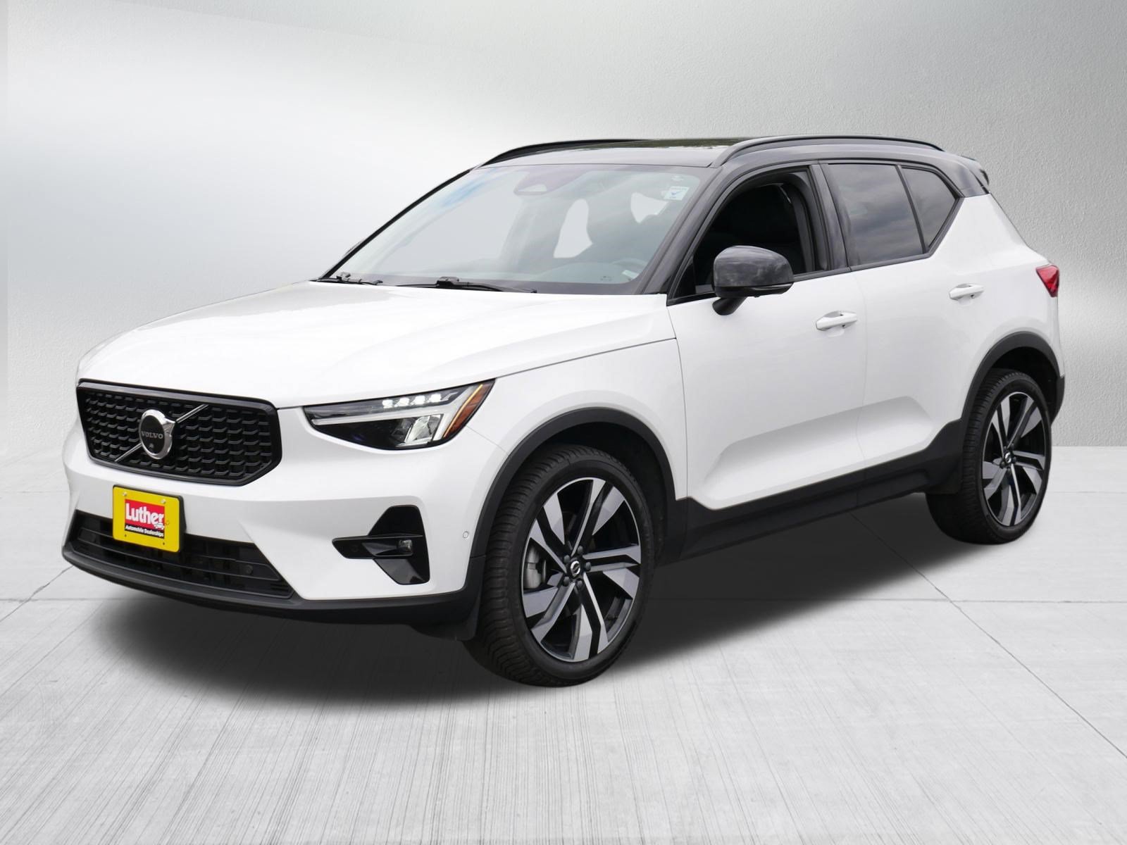 Used 2023 Volvo XC40 B5 Ultimate w/ Climate Package AWD/4WD image 3