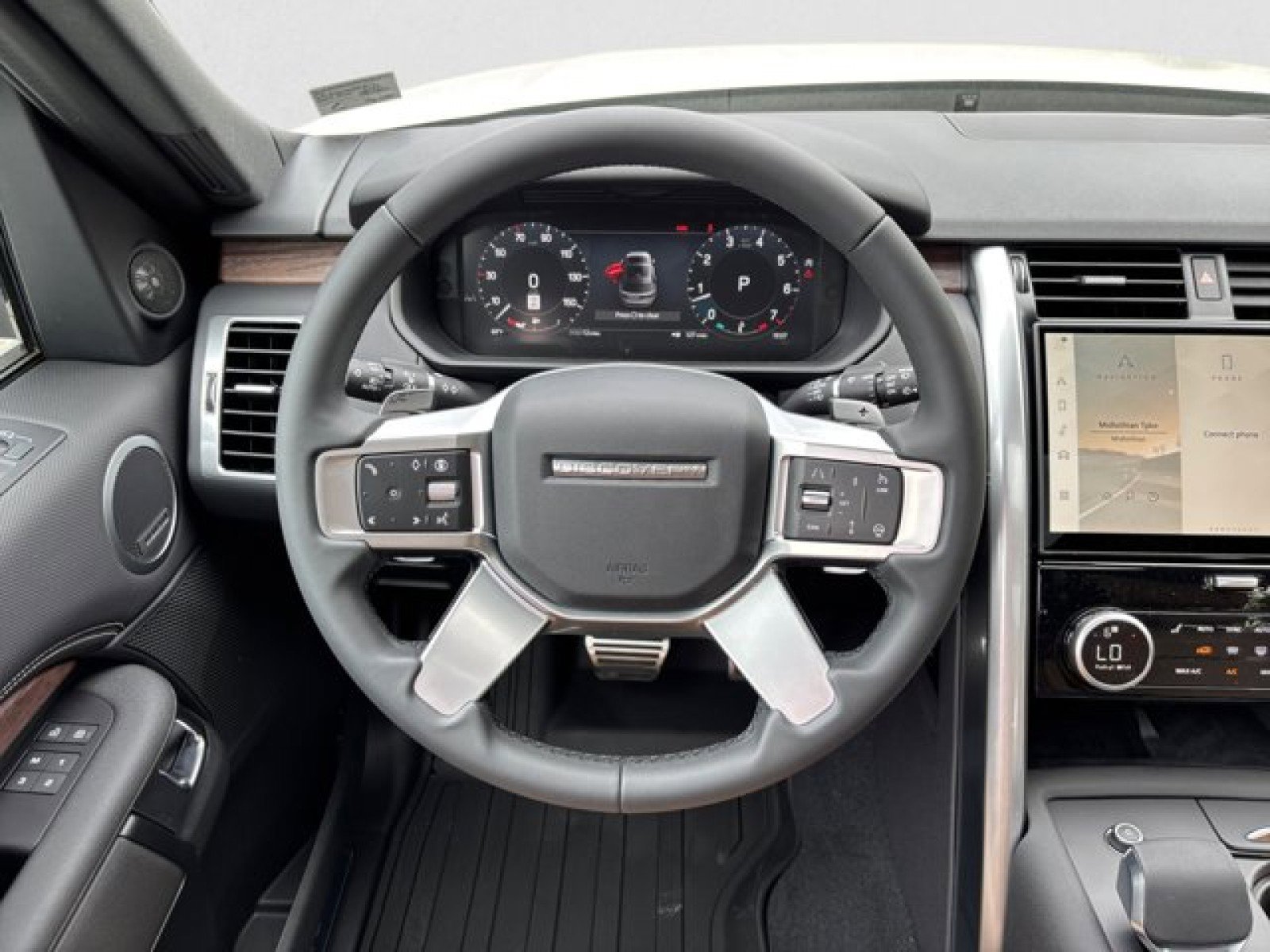 New 2025 Land Rover Discovery Dynamic SE image 15