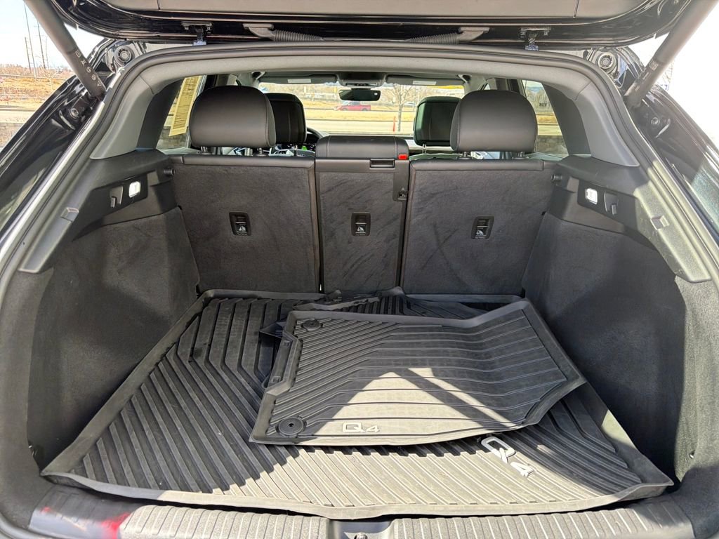 Used 2024 Audi Q4 e-tron Premium Plus image 23