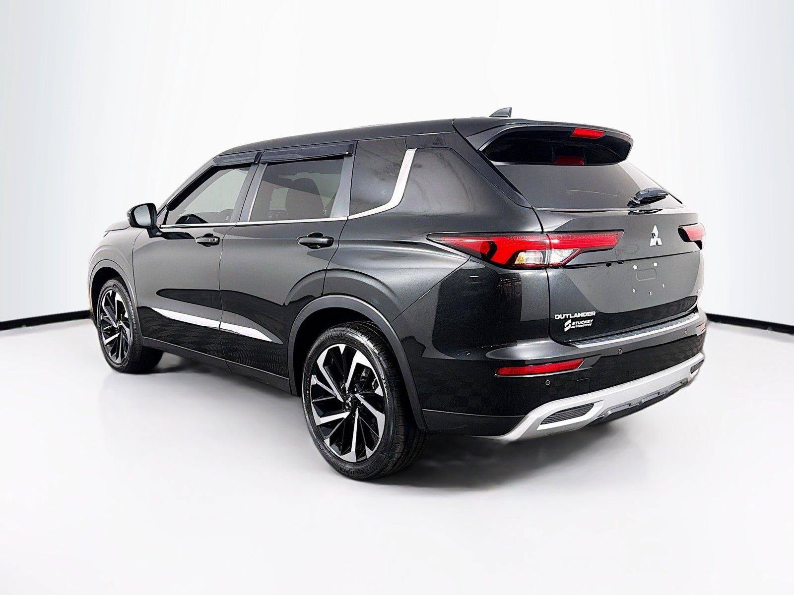 Used 2023 Mitsubishi Outlander SE AWD/4WD image 9