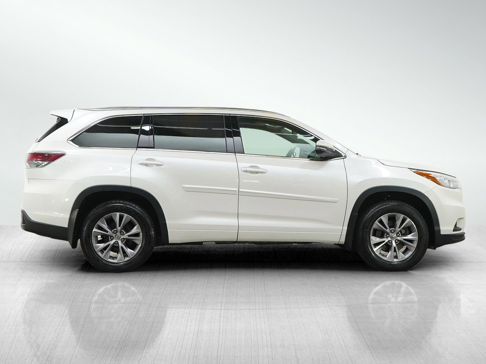 Used 2015 Toyota Highlander XLE image 6