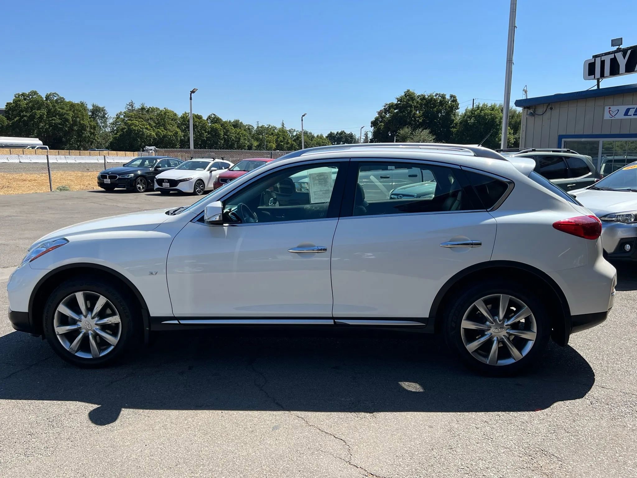 Used 2017 INFINITI QX50 Journey w/ Premium Package image 2
