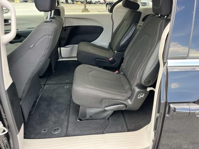 Used 2023 Chrysler Voyager LX FWD image 17