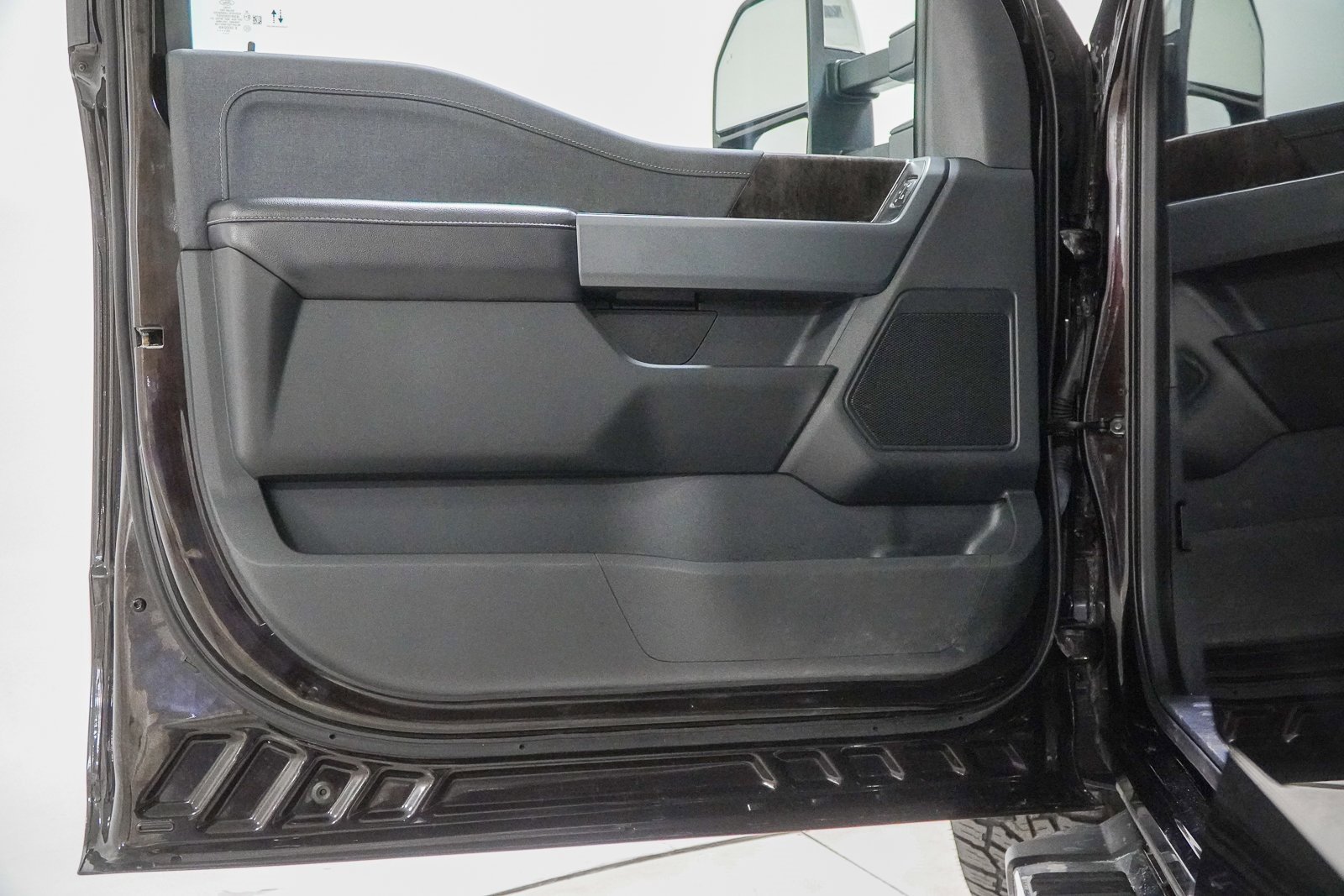 Used 2021 Ford F150 Lariat w/ Max Trailer Tow Package image 20