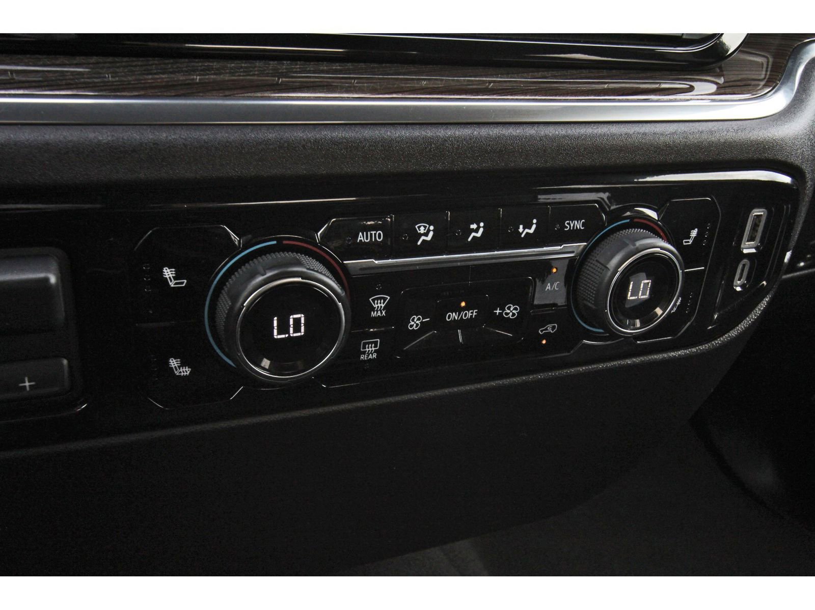 Used 2025 Chevrolet Silverado 1500 LT image 25