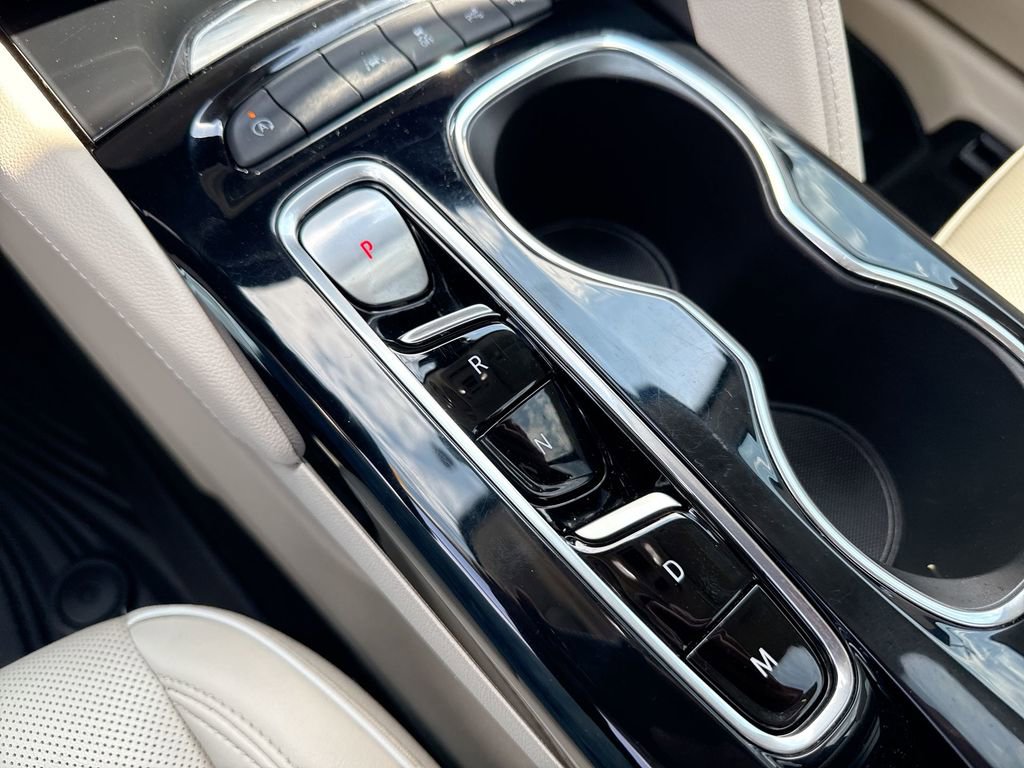 Used 2022 Buick Envision Avenir w/ Technology Package II image 19