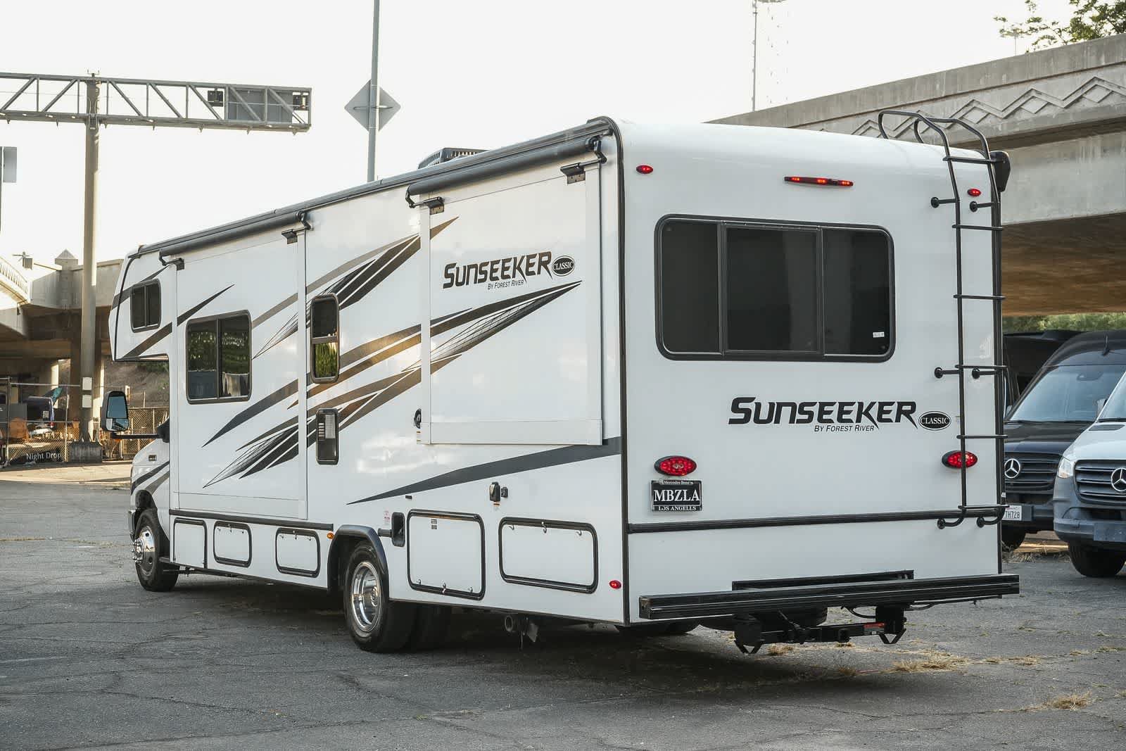 Used 2023 Ford E-450 and Econoline 450 Super Duty w/ Motorhome Prep Package RWD image 8