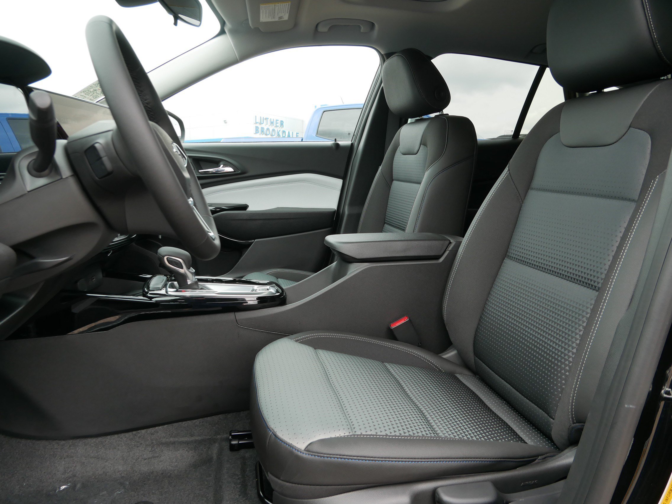 New 2026 Chevrolet Trax LT w/ Sunroof Package FWD image 4