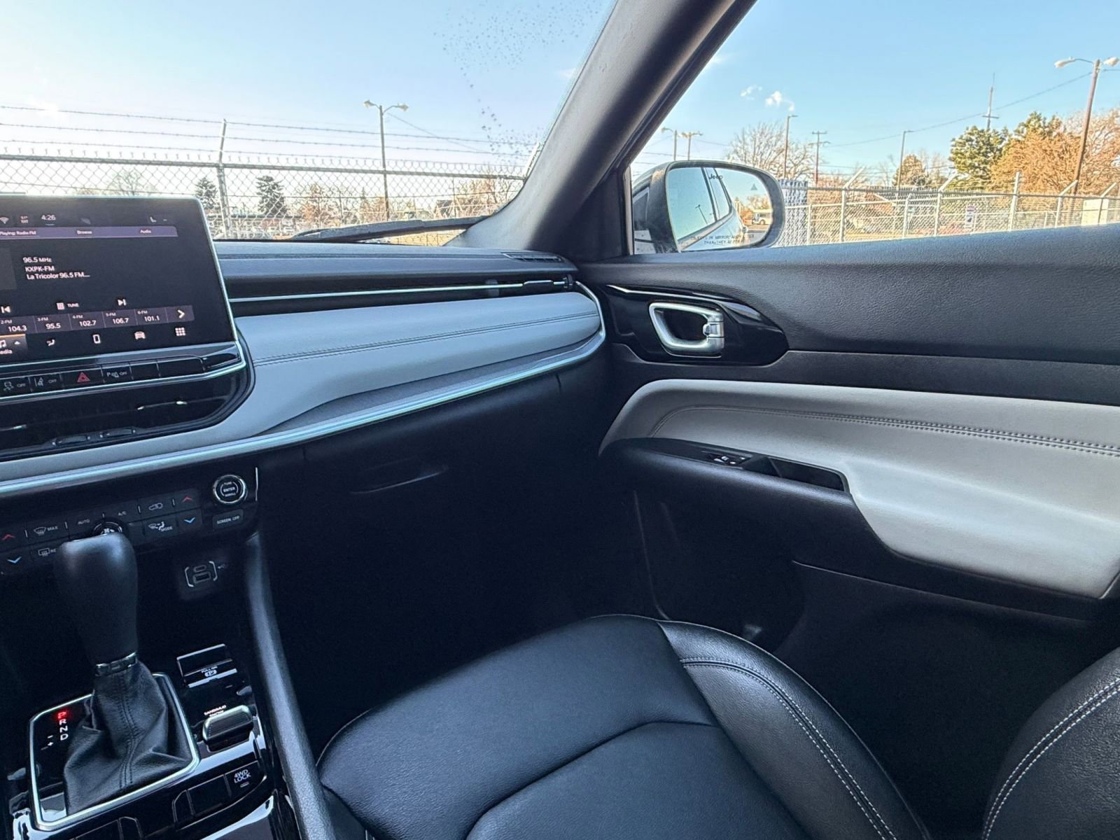 Used 2025 Jeep Compass Limited image 35