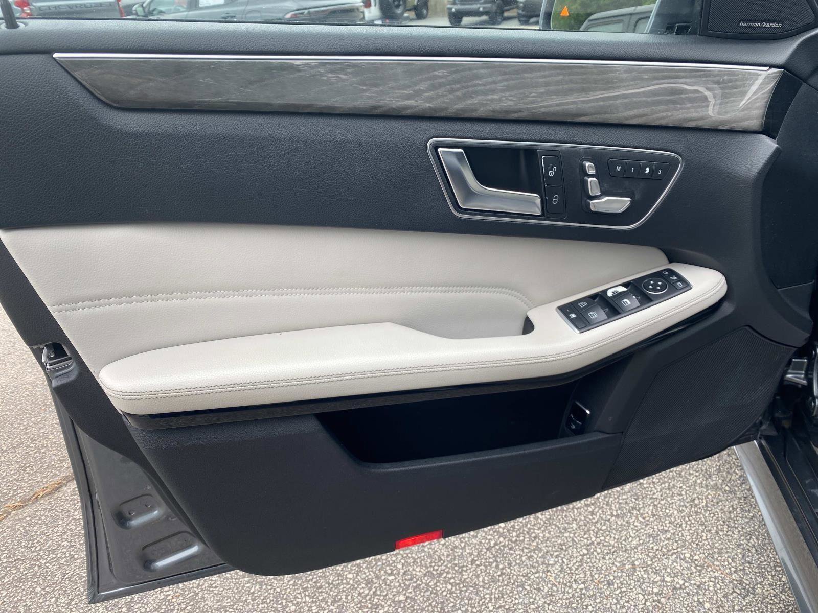 Used 2016 Mercedes-Benz E 350 Sedan image 20