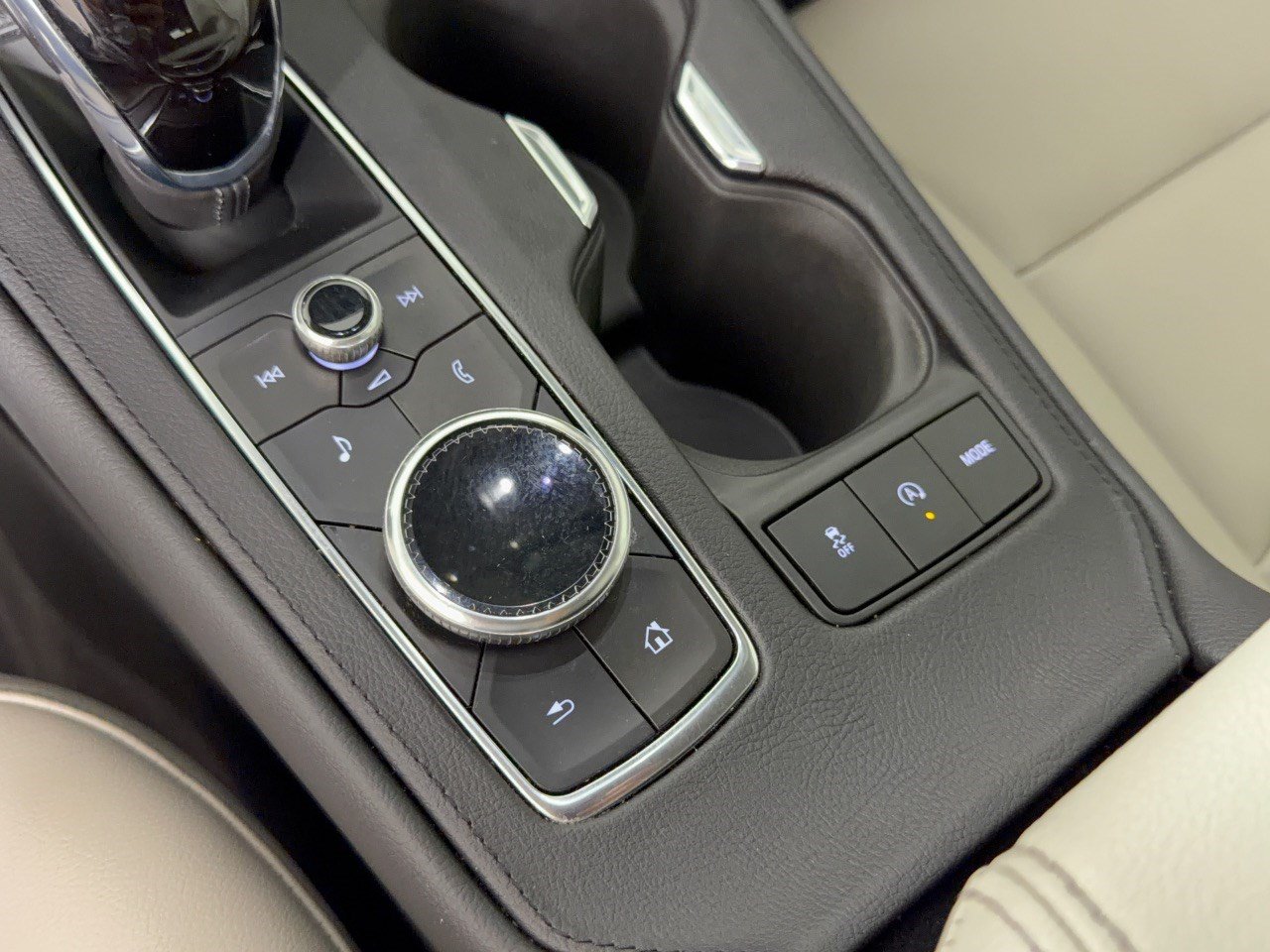 Used 2022 Cadillac XT4 Luxury w/ Cold Weather Package FWD image 22