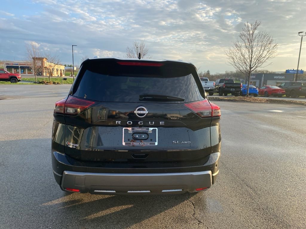 Used 2024 Nissan Rogue SL AWD/4WD image 3