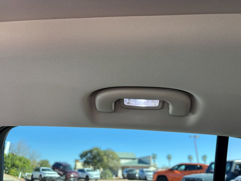 Used 2022 Buick Envision Essence w/ Technology Package I image 42