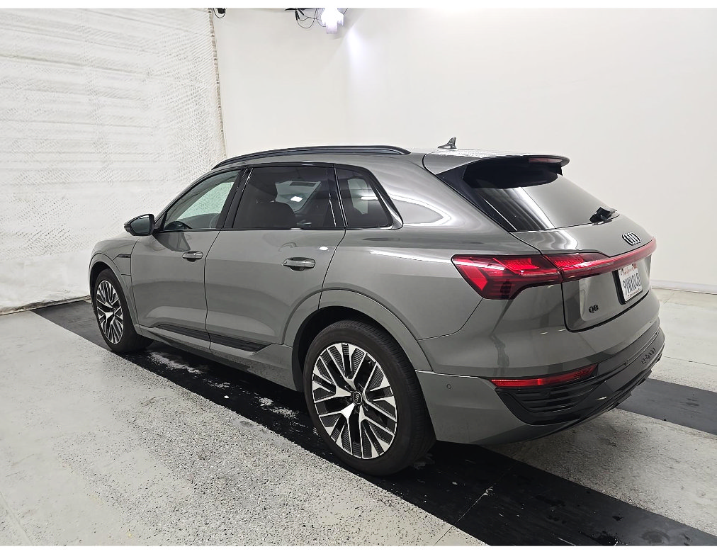 Used 2024 Audi Q8 e-tron Premium Plus AWD/4WD image 4