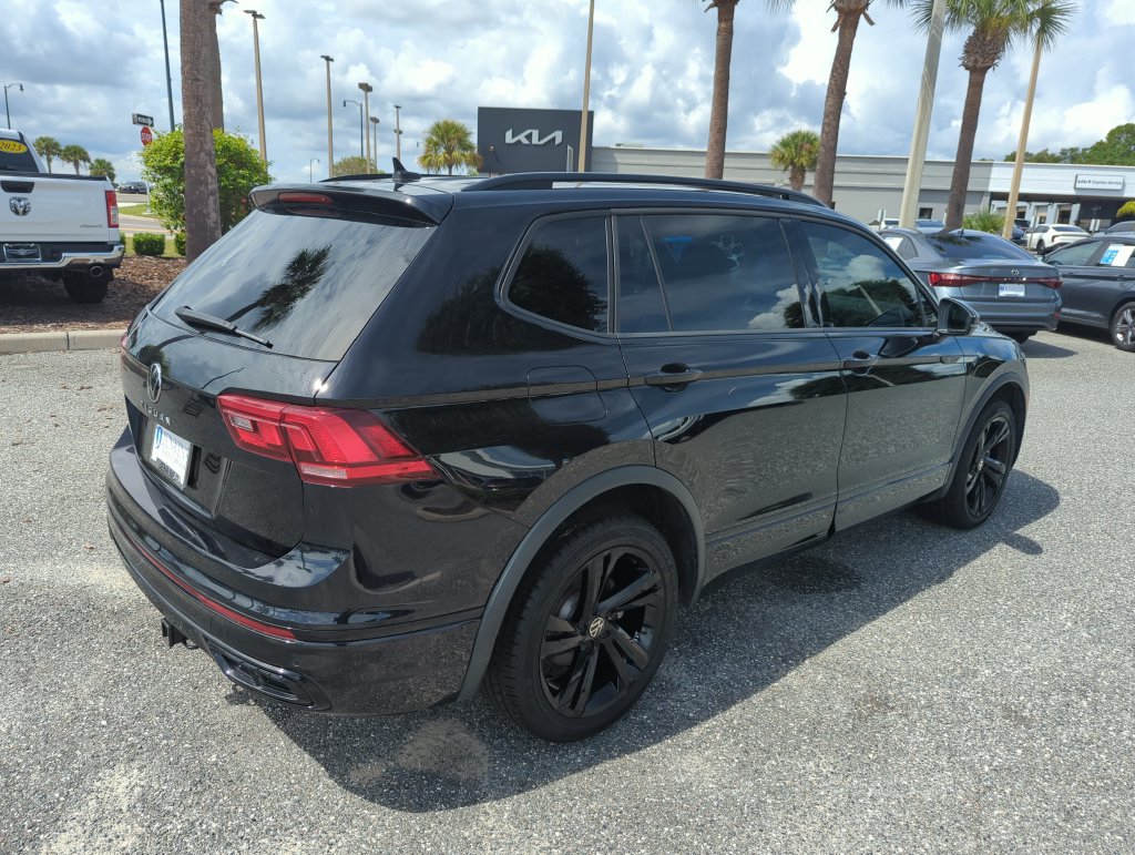 Used 2024 Volkswagen Tiguan SE R-Line FWD image 6
