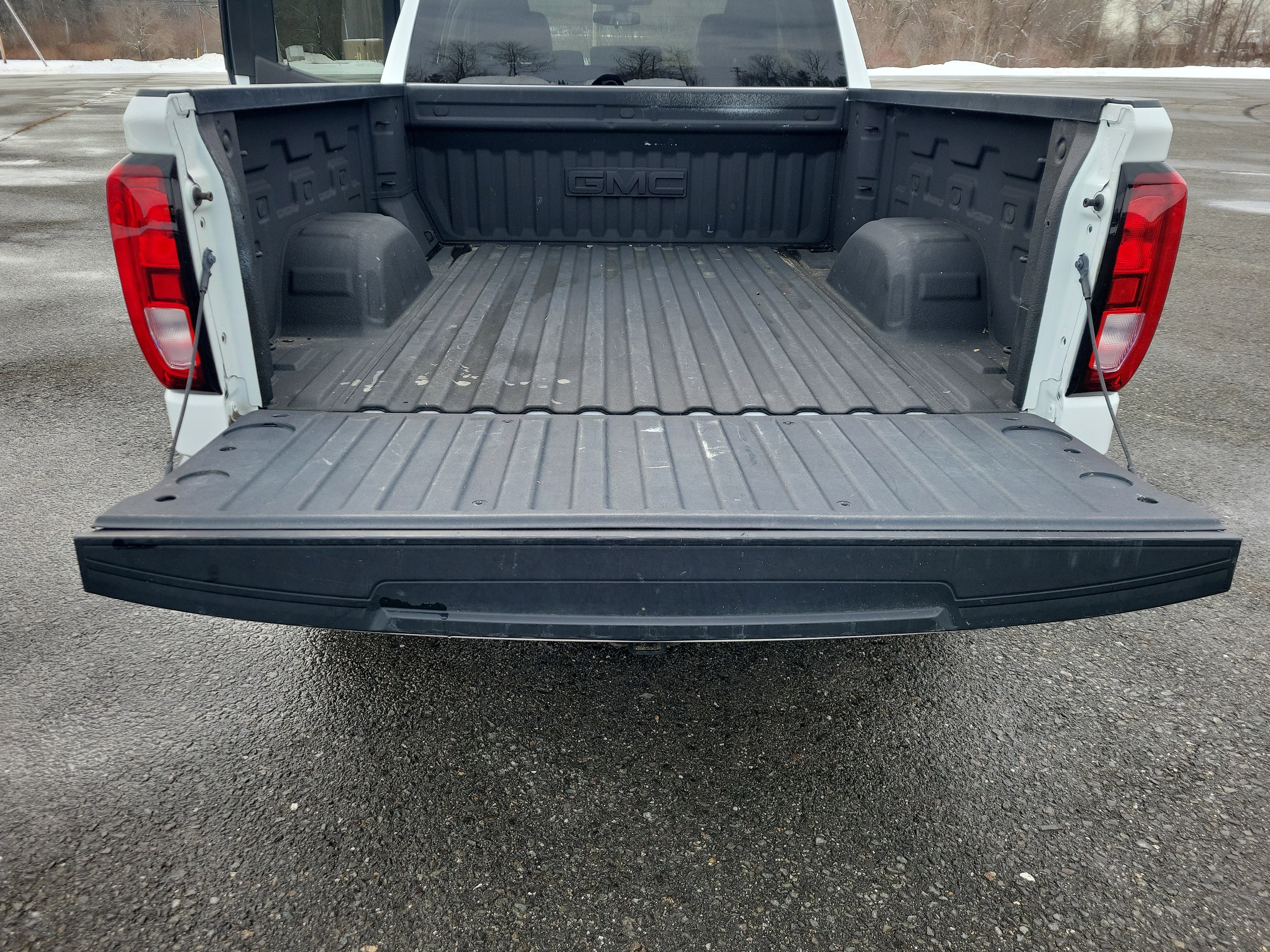 Used 2020 GMC Sierra 1500 Elevation w/ Elevation Value Package image 17