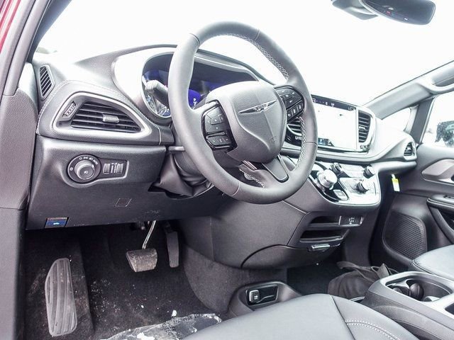 New 2026 Chrysler Pacifica Select w/ S Appearance Package FWD image 3