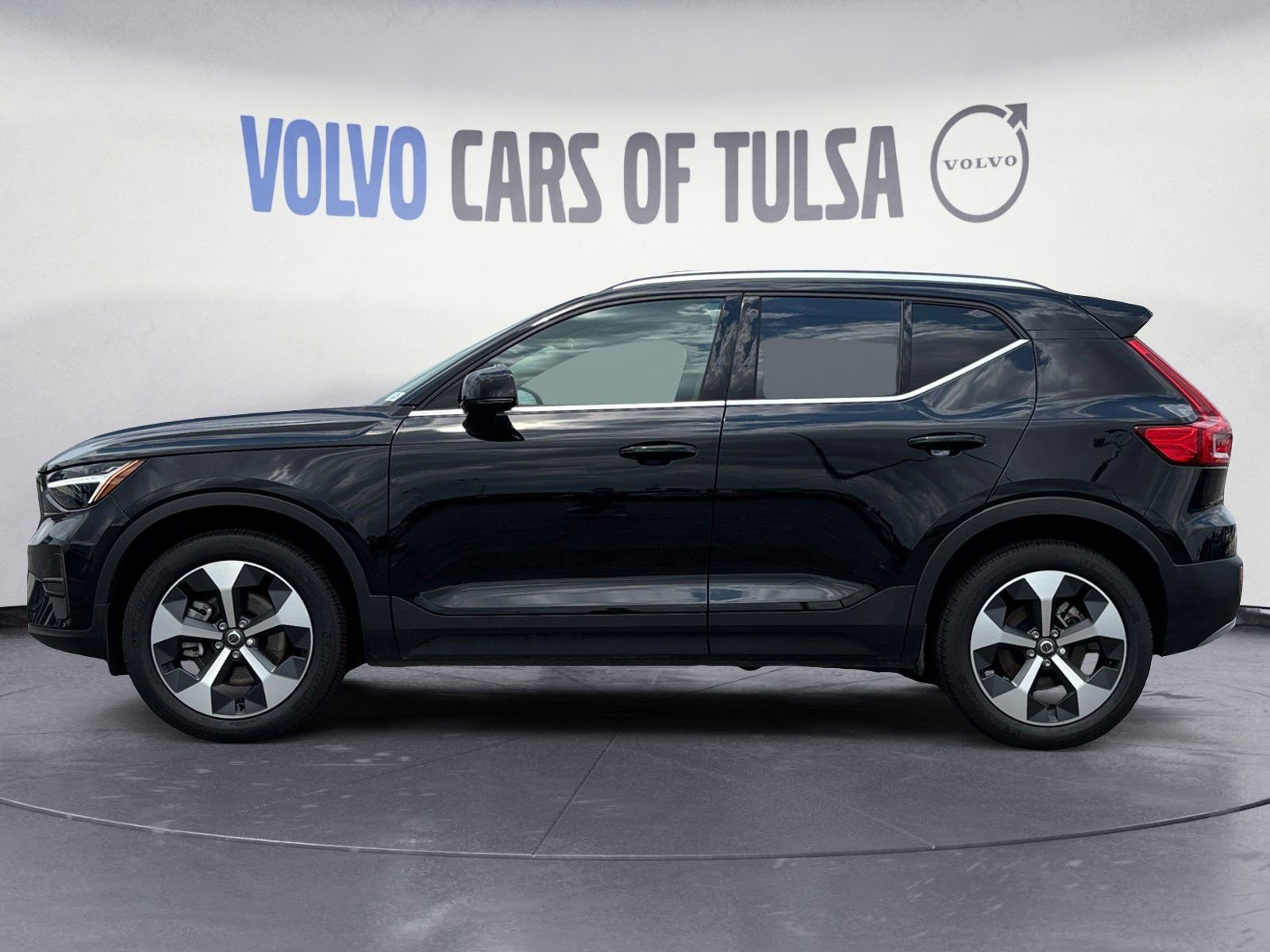 New 2025 Volvo XC40 B5 Core w/ Protection Package Premier image 2