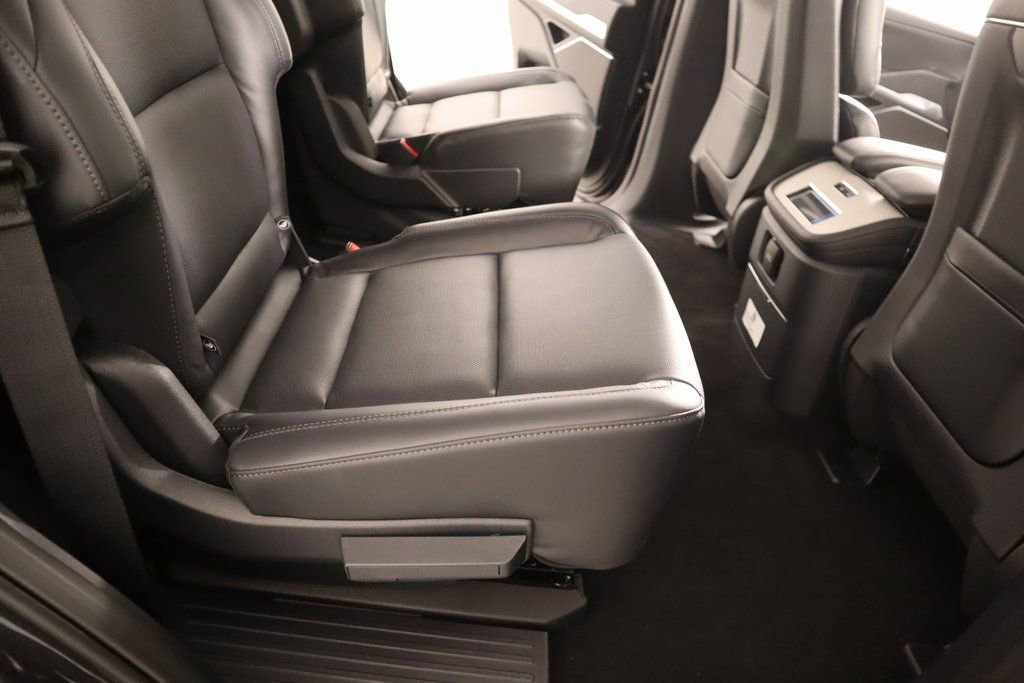 New 2025 Lincoln Navigator Reserve image 16