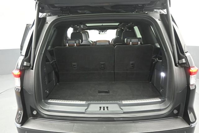 Used 2023 Lincoln Navigator Reserve AWD/4WD image 24