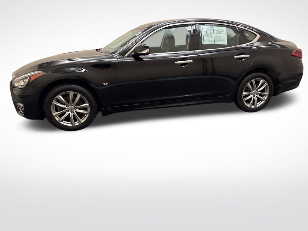 Used 2019 INFINITI Q70 Luxe image 9