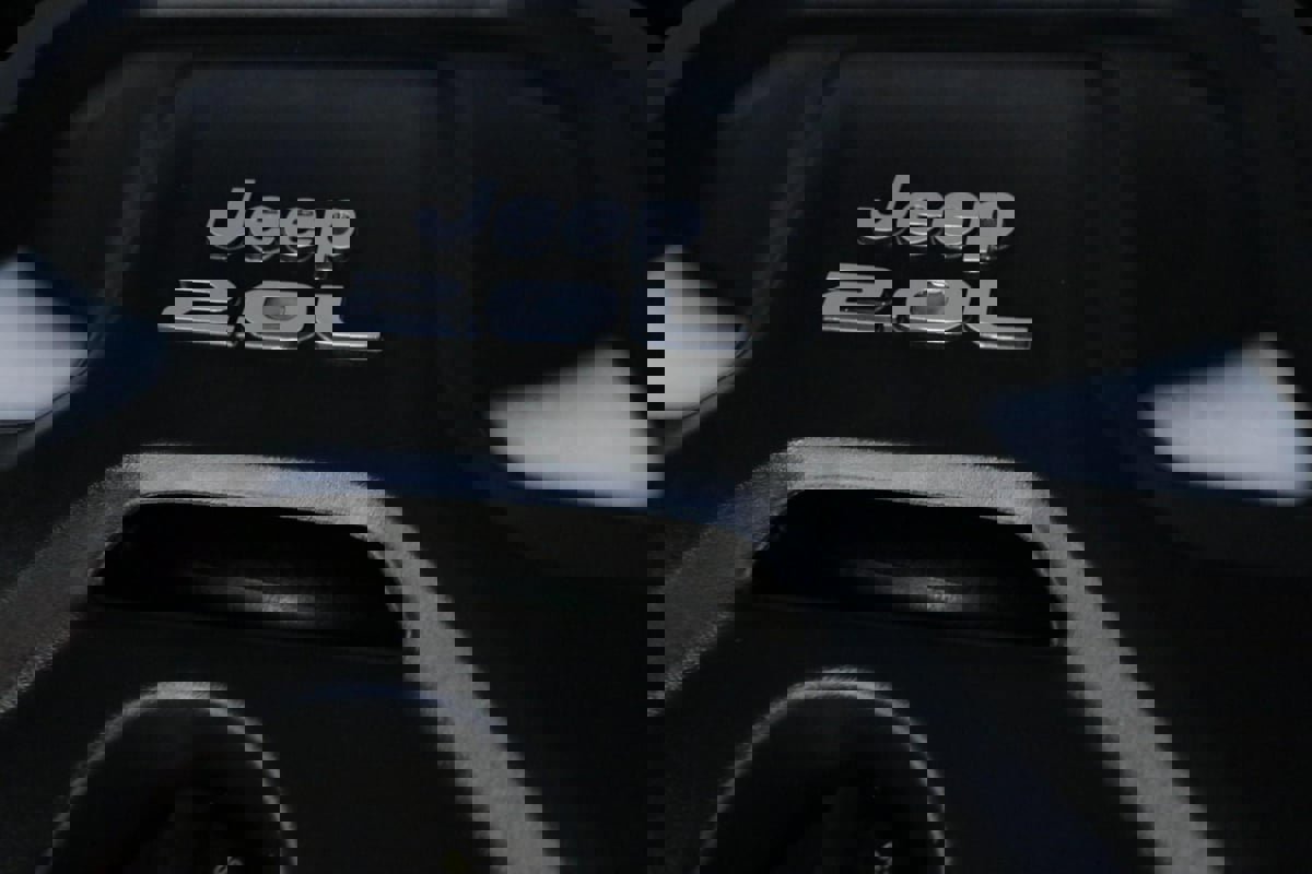 Used 2021 Jeep Wrangler Unlimited Sahara image 9