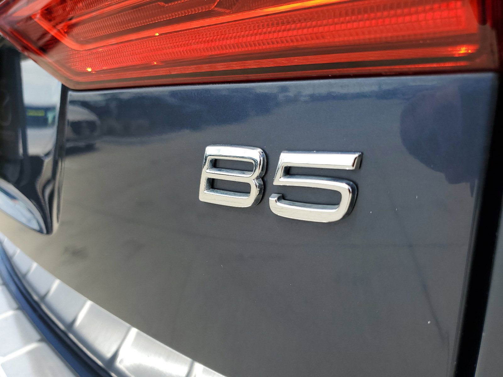 Used 2022 Volvo XC60 B5 Momentum w/ Protection Package Premier FWD image 12