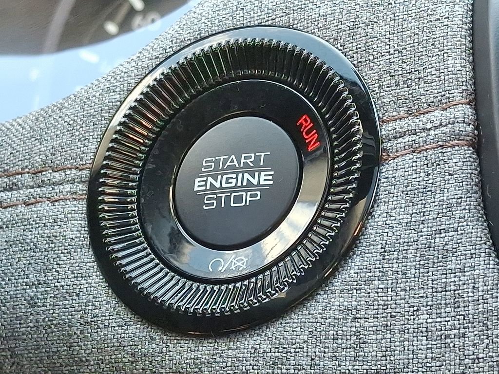 Used 2024 Jeep Compass Latitude w/ Sun and Sound Group image 23