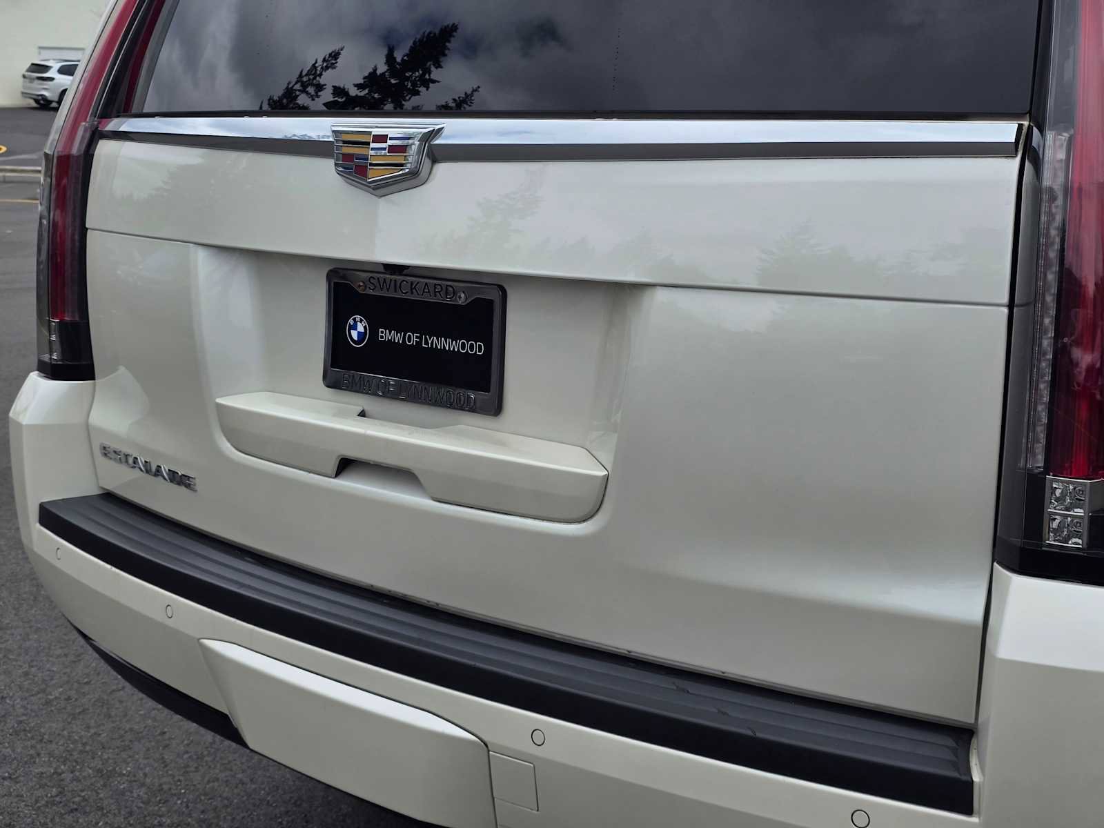 Used 2015 Cadillac Escalade Premium AWD/4WD image 13