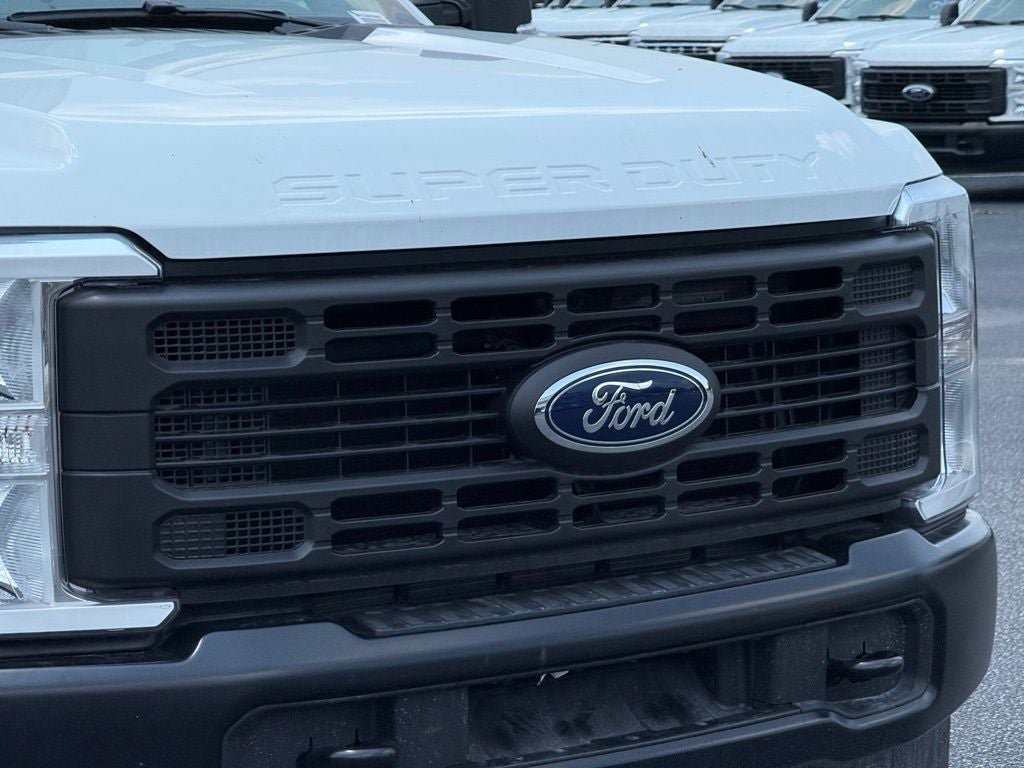 New 2025 Ford F550 2WD Regular Cab Super Duty image 4