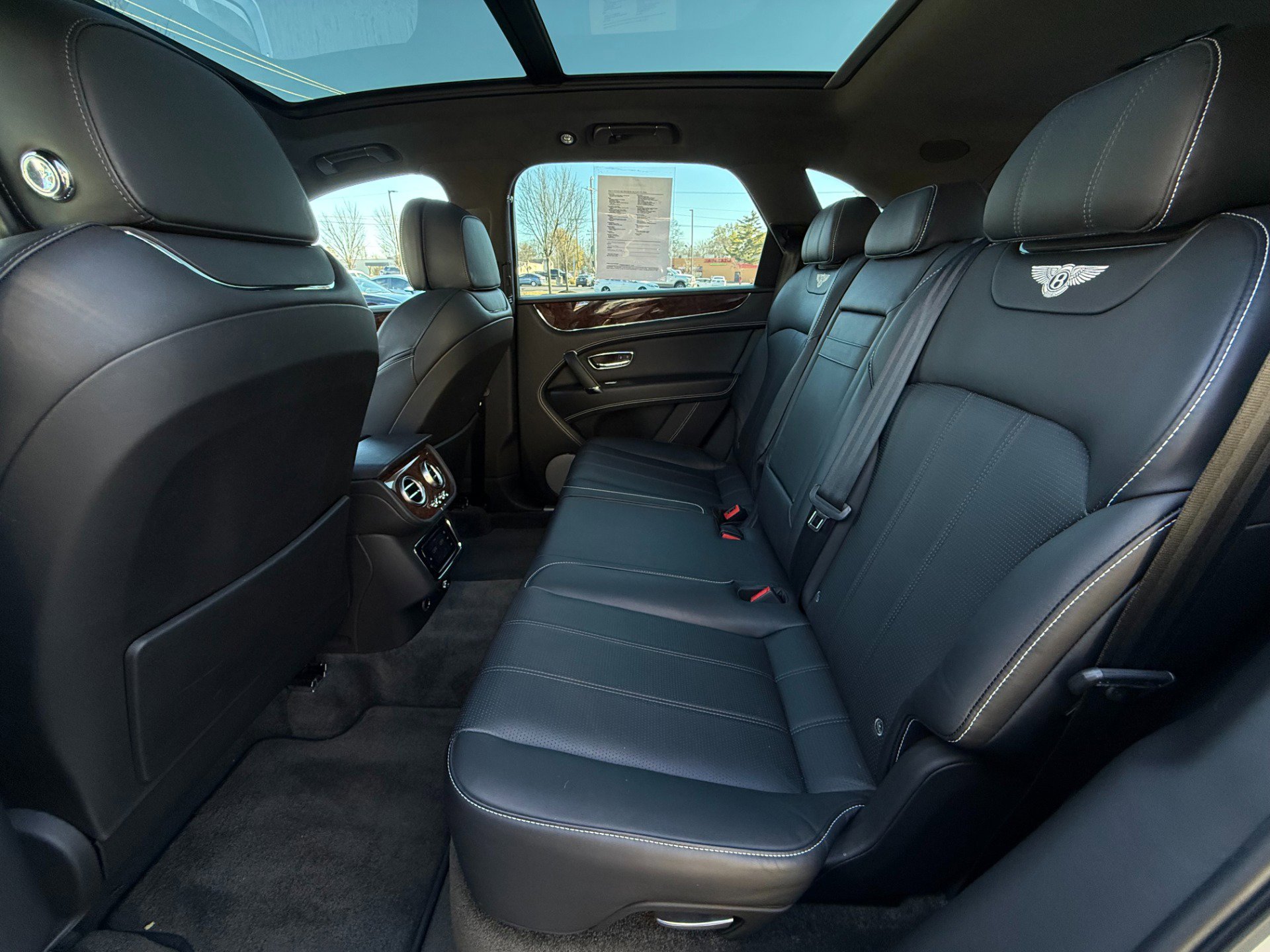 Used 2018 Bentley Bentayga image 25