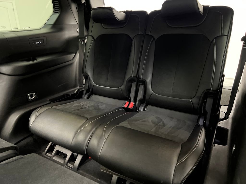 Used 2024 Jeep Grand Cherokee L Laredo image 34