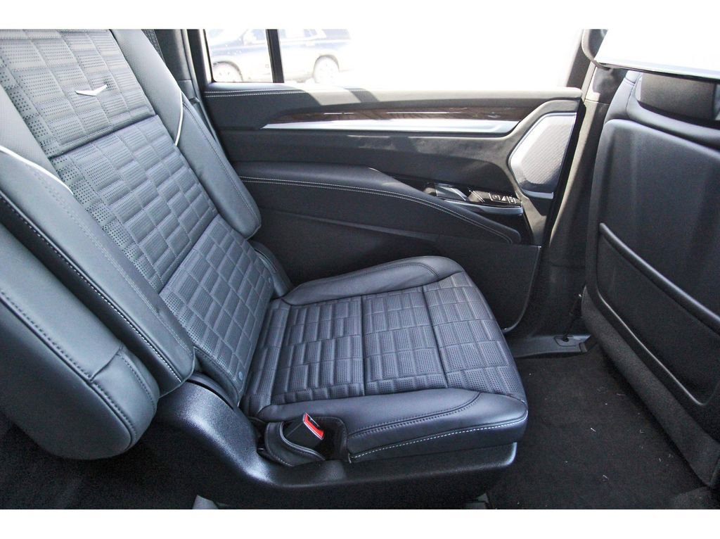 New 2026 Cadillac Escalade ESV Platinum Sport w/ LPO, ONYX Package image 11