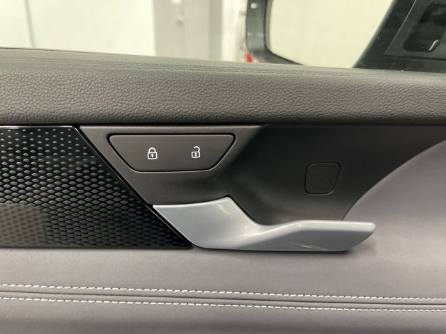 New 2025 Volkswagen Tiguan SE image 27