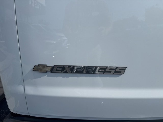 Used 2023 Chevrolet Express 2500 w/ Driver Convenience Package image 8