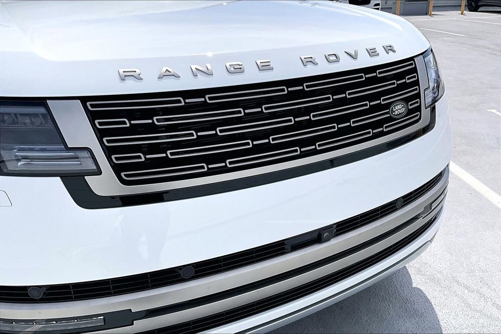 Used 2025 Land Rover Range Rover SE image 31