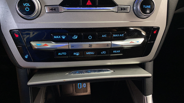 Used 2022 Ford Explorer XLT w/ Equipment Group 202A AWD/4WD image 17