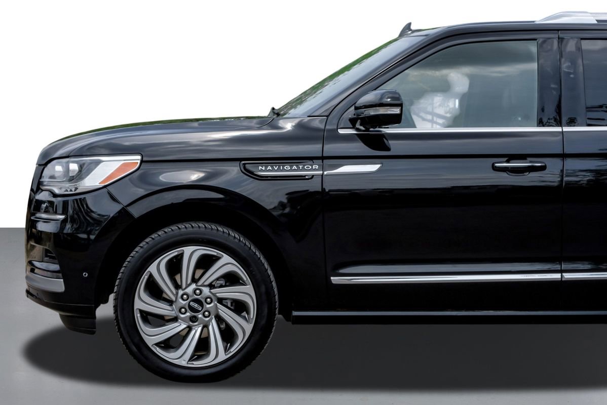Used 2024 Lincoln Navigator Reserve AWD/4WD image 10