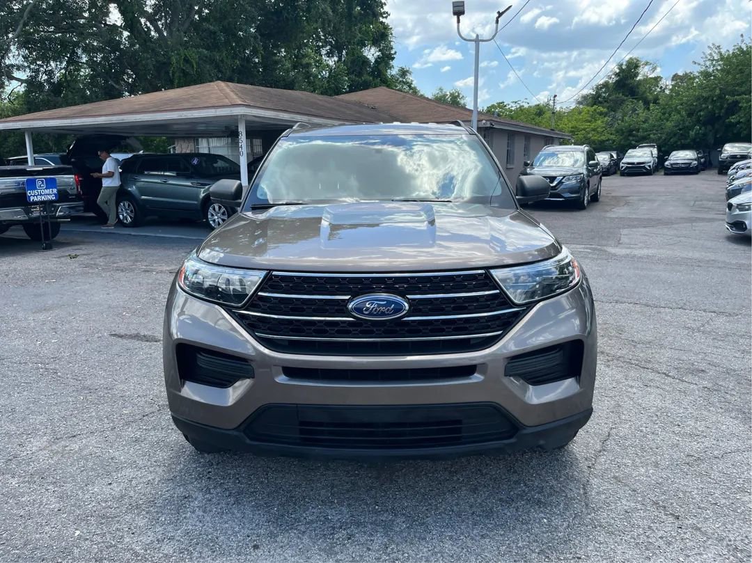Used 2021 Ford Explorer XLT RWD image 2