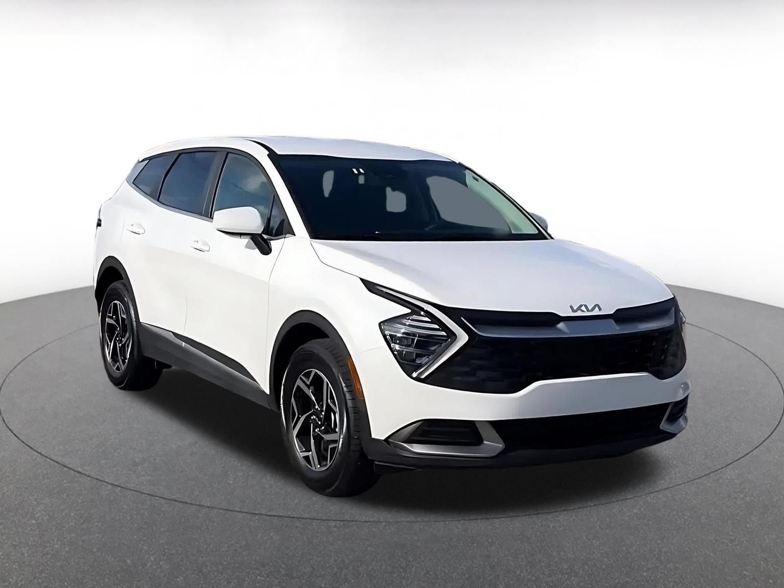 Used 2025 Kia Sportage LX AWD/4WD image 3