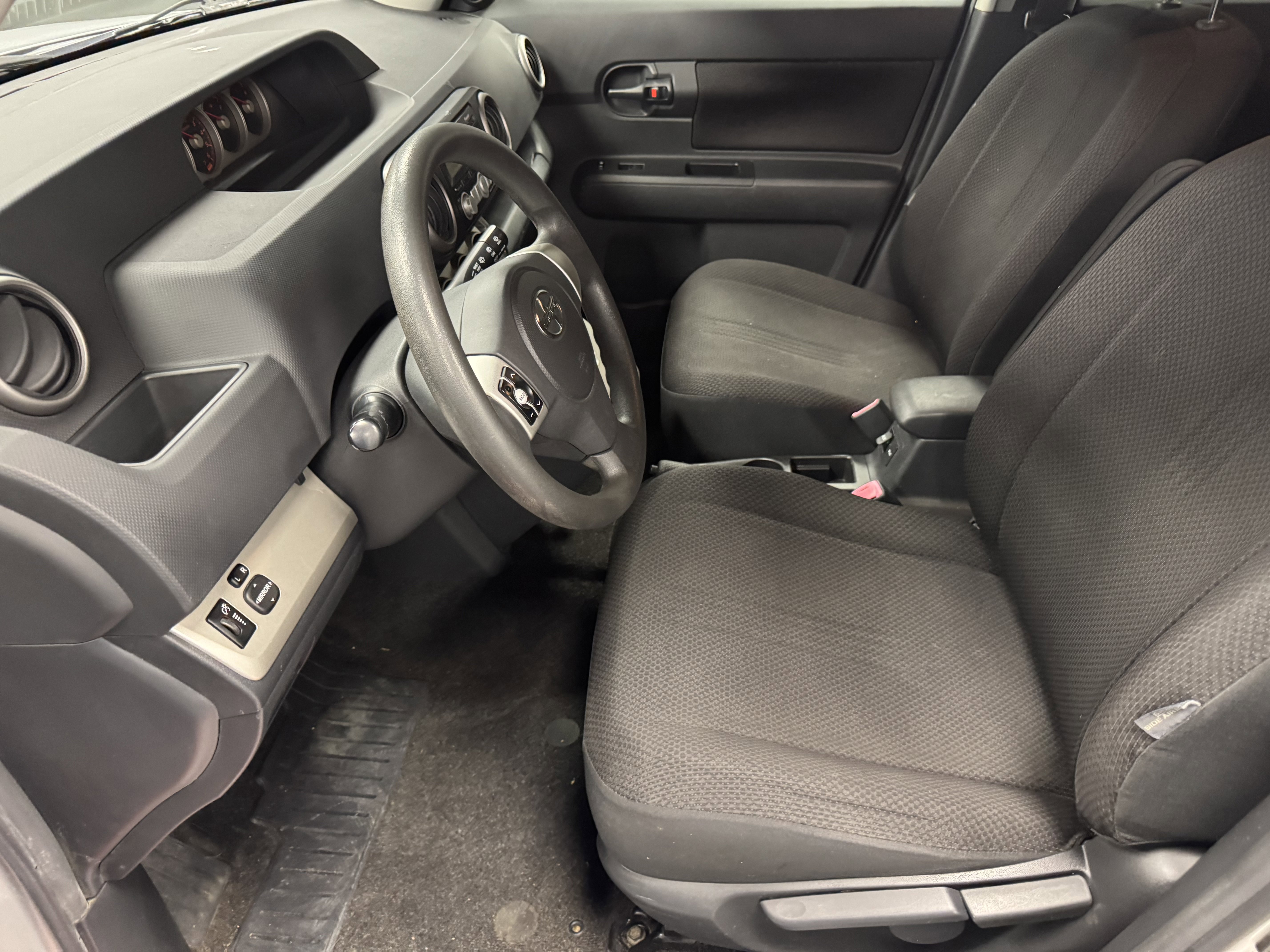 Used 2009 Scion xB image 9