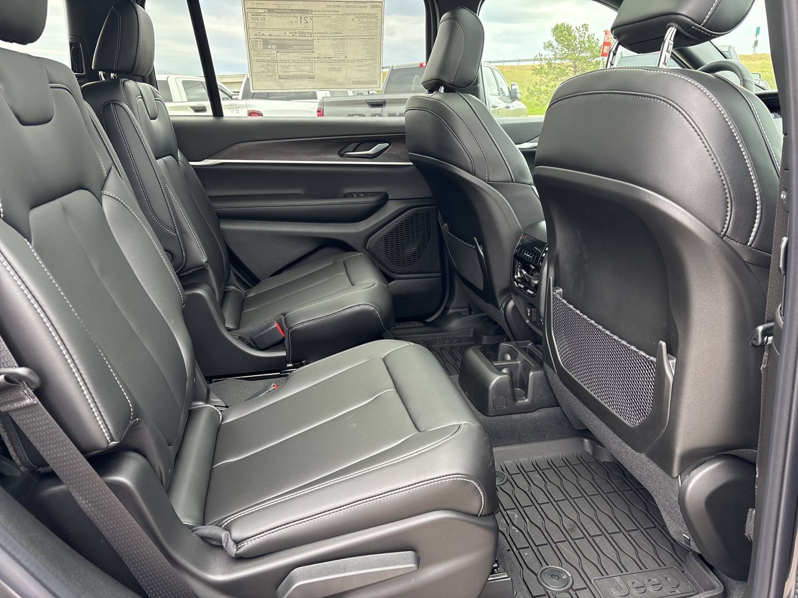 New 2025 Jeep Grand Cherokee L Limited AWD/4WD image 17