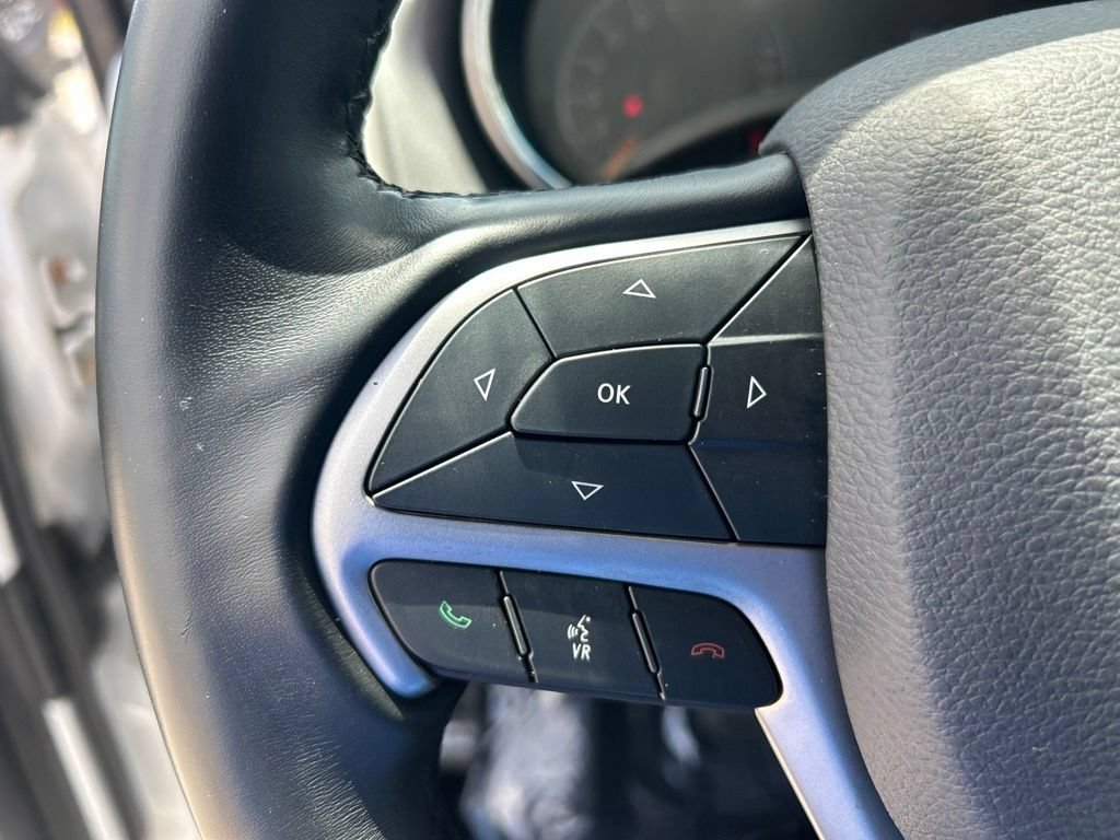 Used 2019 Jeep Grand Cherokee Laredo RWD image 42