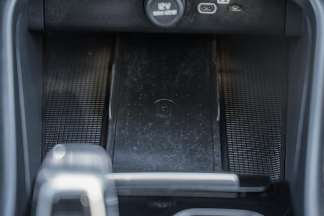 Certified 2025 Volvo XC40 B5 Plus image 26
