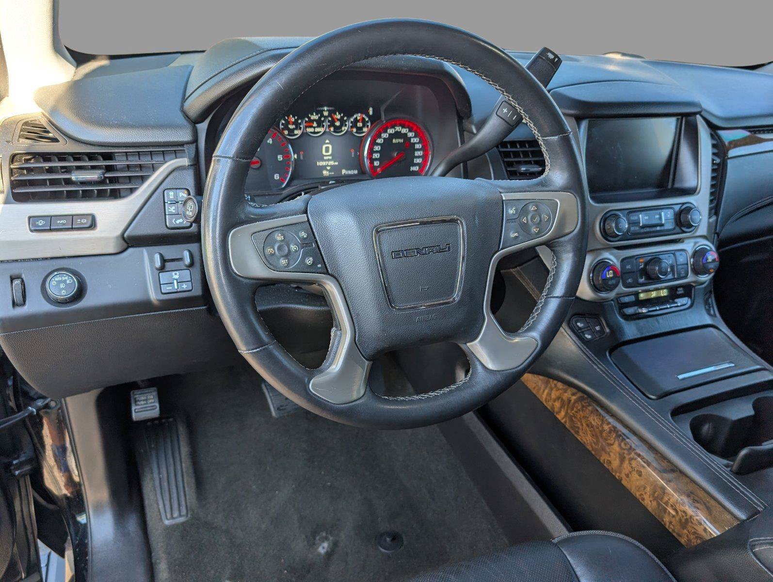 Used 2015 GMC Yukon Denali w/ Premium Package RWD image 4