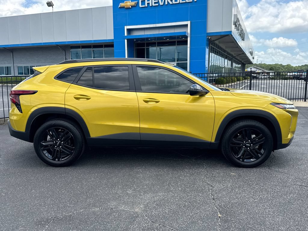 Used 2025 Chevrolet Trax ACTIV w/ Sunroof Package FWD image 5