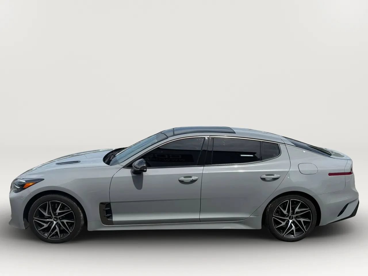 Used 2022 Kia Stinger GT-Line w/ Sun & Sound Package RWD image 4