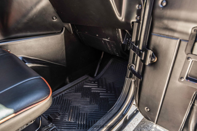 Used 1996 HUMMER H1 4-Door Open Top image 70