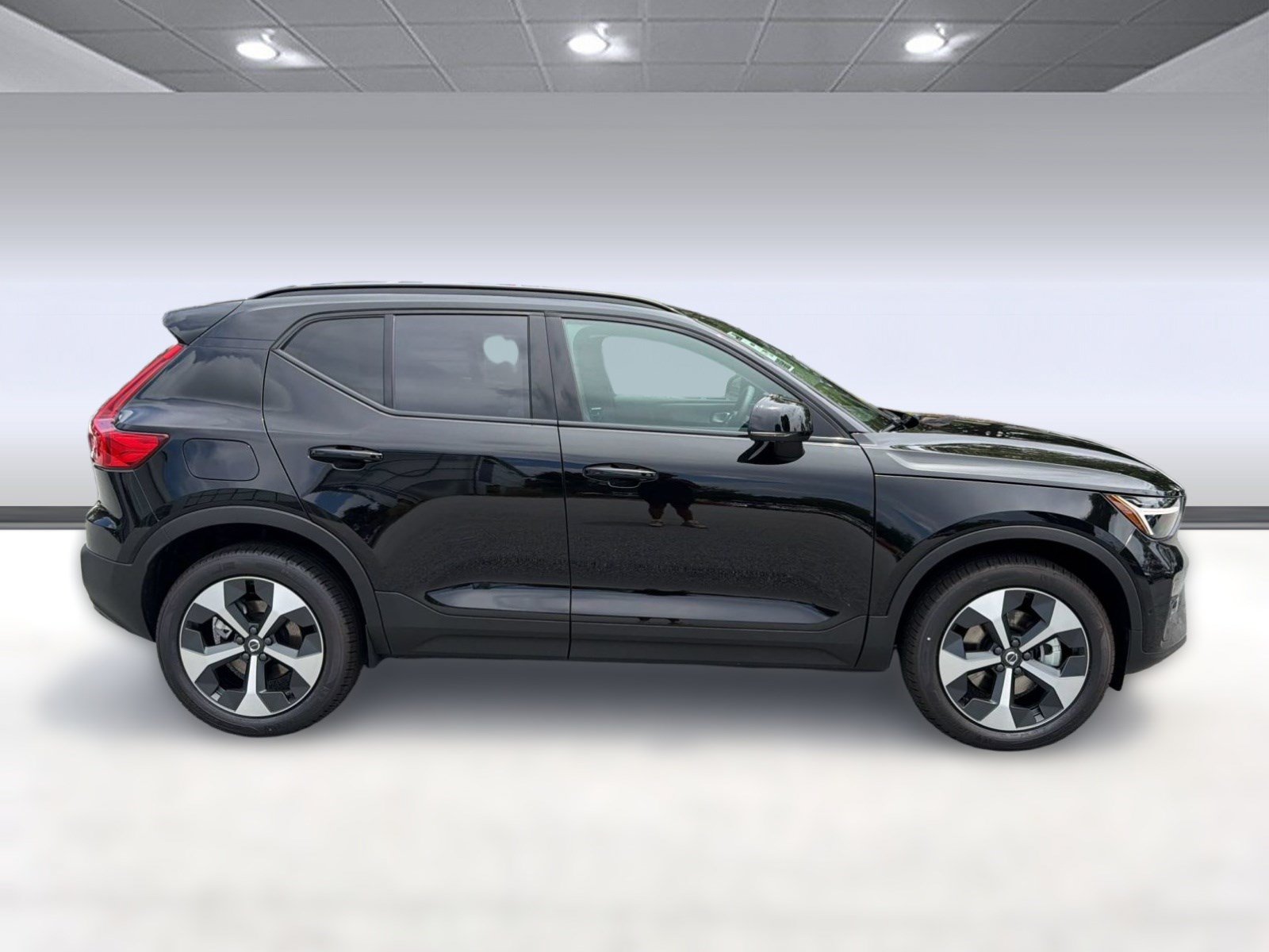 New 2026 Volvo XC40 B4 Plus w/ Climate Package FWD image 8