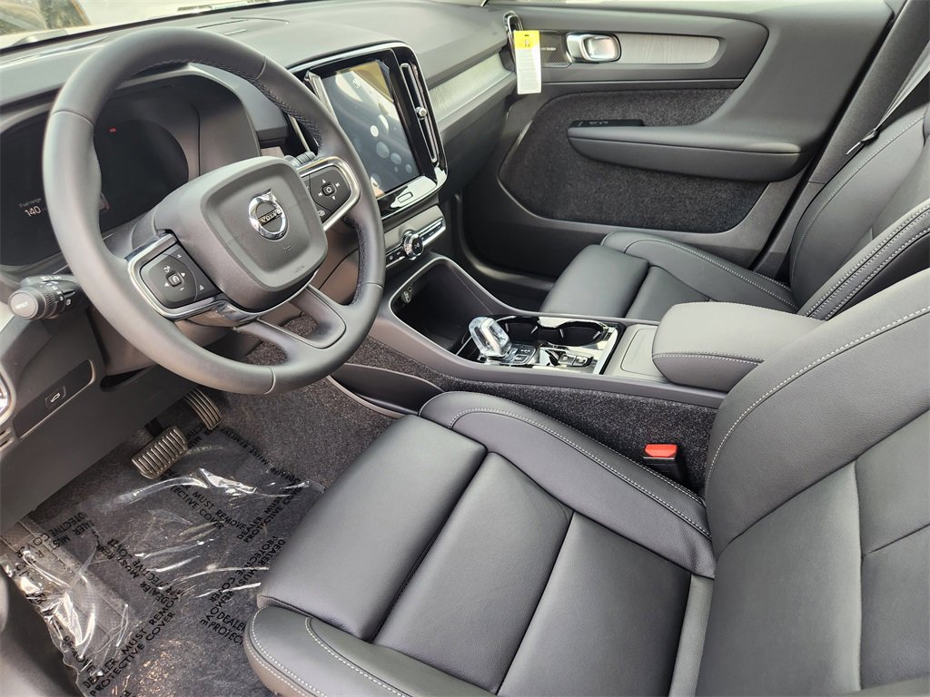 New 2025 Volvo XC40 B5 Ultra w/ Climate Package image 7